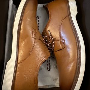 Size 7 Men’s Florsheim dress shoes.
